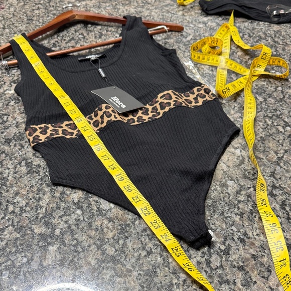 Hera Collection Black Ribbed leopard print bodysuit NWT M - Picture 8 of 9